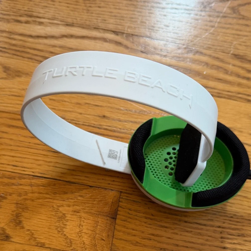 Turtle Beach White and Green Gaming Headset with Mic Like NEW